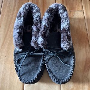 Minnetonka Slippers